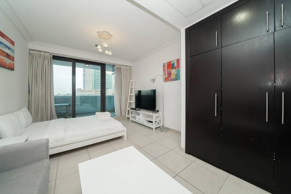Stonetree - Fully Furnished With Spacious Balcony Apartment